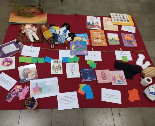 Després de la xerrada sobre la sexualitat, on ens van exposar recomanacions sobre com educar els nostres fills i com gestionar certes situacions en funció de l'edat, us passem una fotografia amb els llibres que ens va recomanar la Neus Millán, la conferenciant, per si els voleu fer servir.
Xerrada molt demanada per les famílies que vam poder gaudir tant presencial com telemàticament.
Fins la propera!
.
.
#comissióxerradesafaribatallada